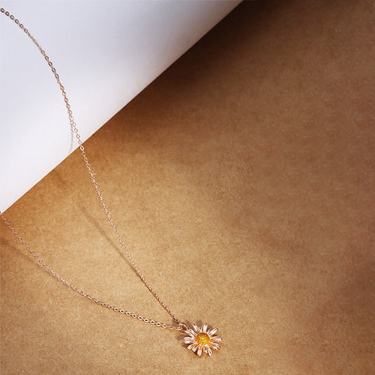 Leaf Design Pendant Necklace