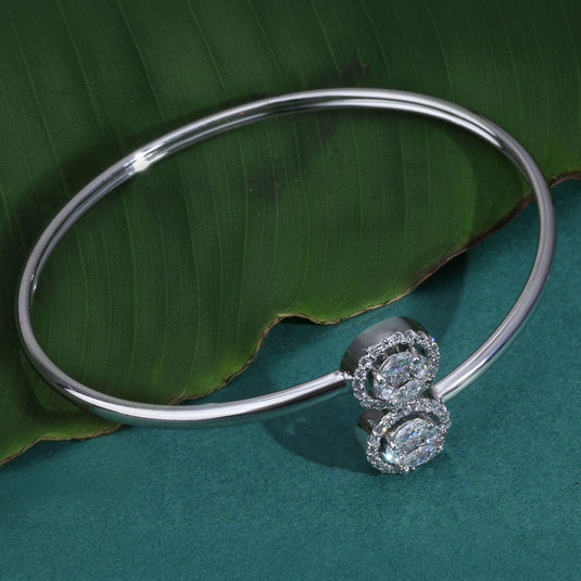 Round Motif Silver Bangle Bracelet